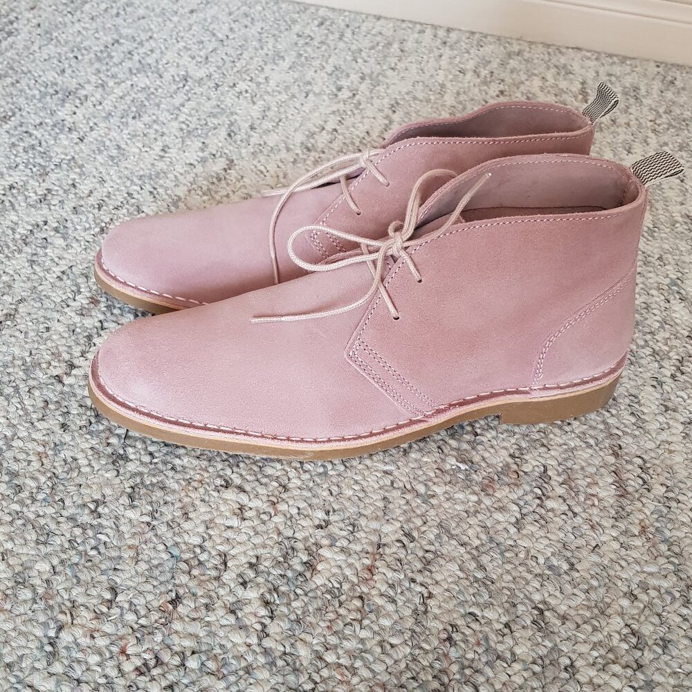 EUC Pink suede chukka boots